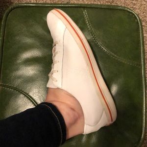 Tommy Bahama tennis shoe relaxology